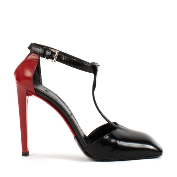 Shop safe online at Labellov in Antwerp, Brussels and Knokke this 100% authentic second hand Prada Black / Red Leather Pumps - Size 37