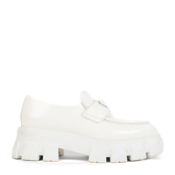 Shop safe online at Labellov in Antwerp, Brussels and Knokke this 100% authentic second hand Prada White Brushed Leather Monolith Platform Loafers - Size 39
