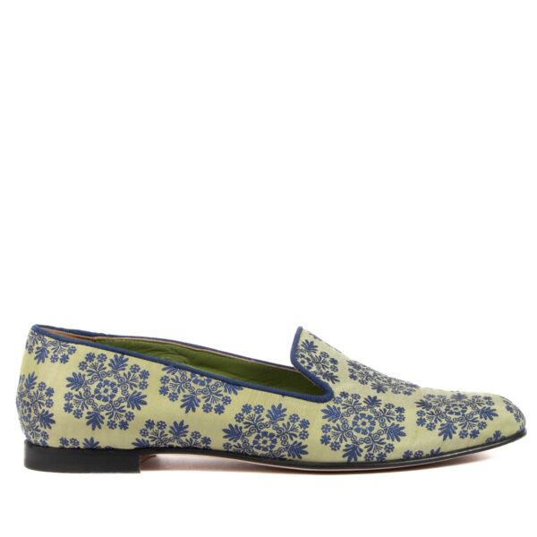 Shop 100% authentic second-hand Manolo Blahnik Dipla Brocade Embroidered Loafers - Size 39 on Labellov.com