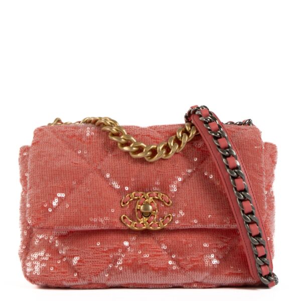 Shop safe online at Labellov in Antwerp, Brussels and Knokke this 100% authentic second hand Chanel Pink Sequin Small 19 Classic Flap Bag
