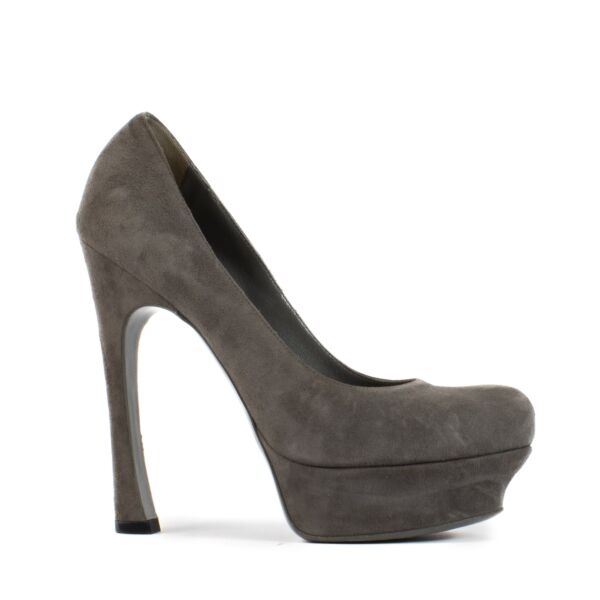 Shop safe online at Labellov in Antwerp, Brussels and Knokke this 100% authentic second hand Saint Laurent Grey Suede Palais Platform Heels - Size 38,5