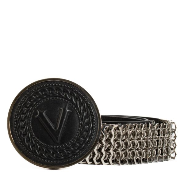 Shop safe online at Labellov in Antwerp, Brussels and Knokke this 100% authentic second hand Versace Silver Chain Couture Belt - Size 90