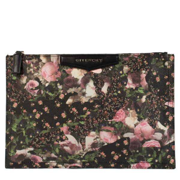 Shop safe online at Labellov in Antwerp, Brussels and Knokke this 100% authentic second hand Givenchy Floral Clutch
