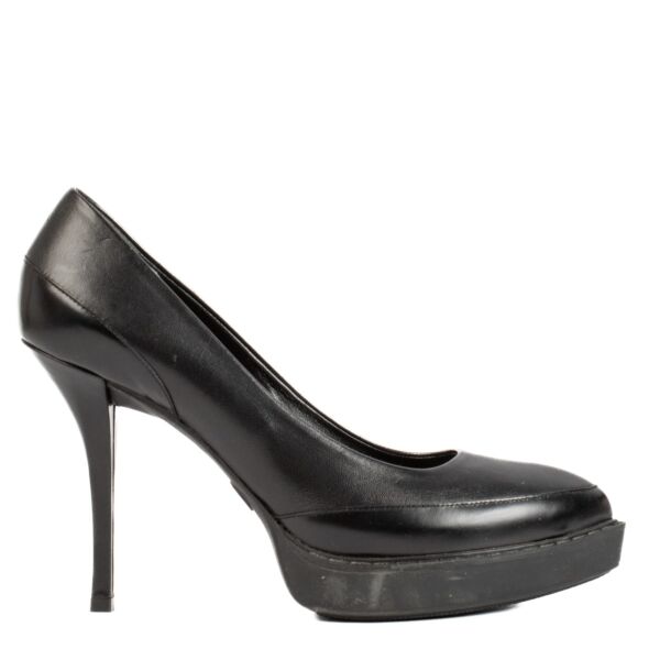 Shop safe online at Labellov in Antwerp, Brussels and Knokke this 100% authentic second hand Gucci Black Platform Heels - Size 37