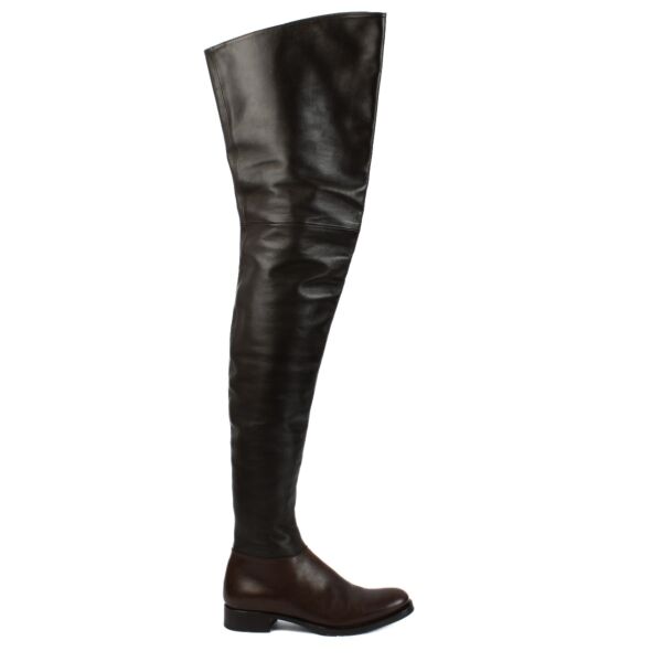 Shop safe online at Labellov in Antwerp, Brussels and Knokke this 100% authentic second hand Prada Brown Leather Over-The-Knee Boots - Size 37