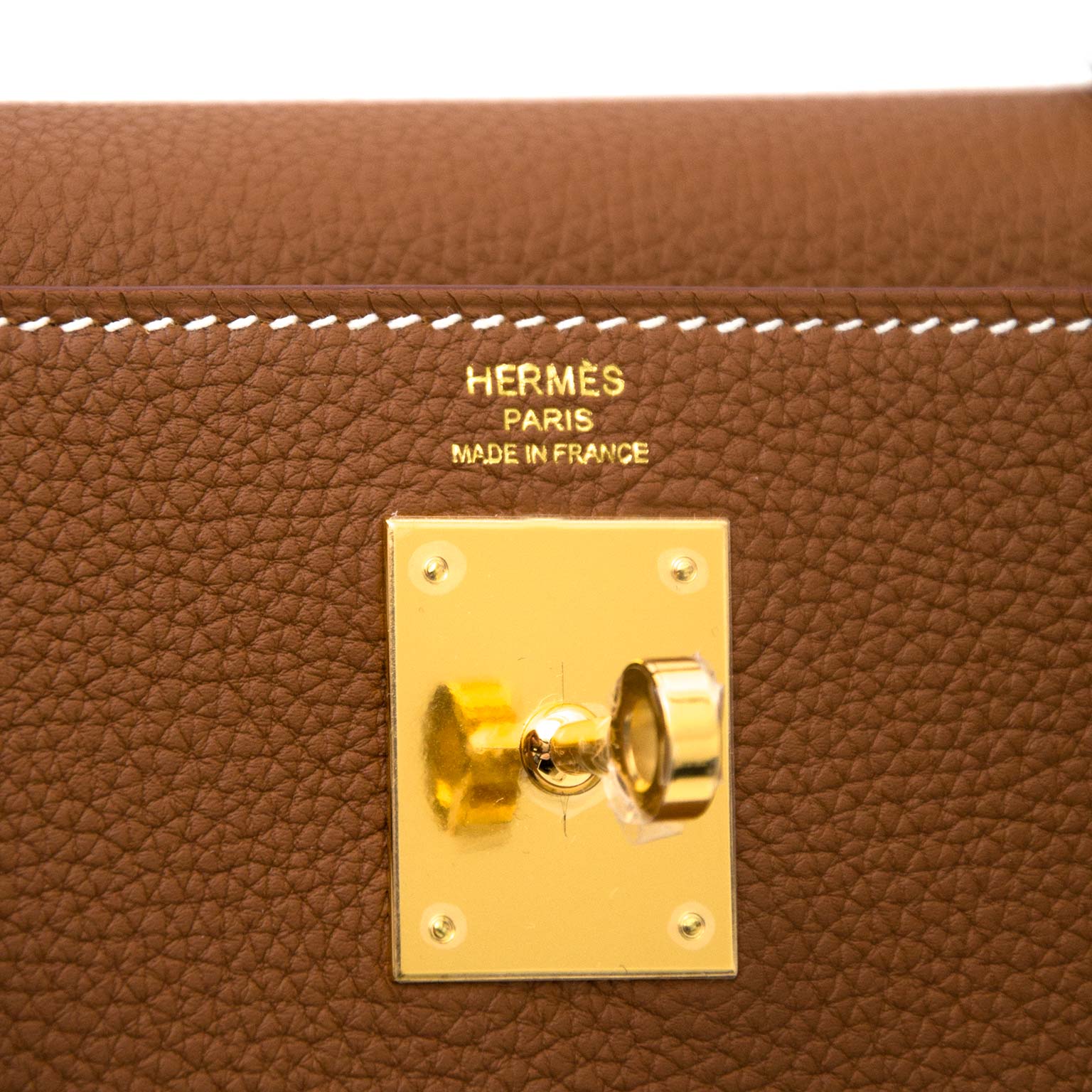 Hermès 2023 Kelly 25 Gold Togo Gold Hardware ○ Labellov ○ Buy