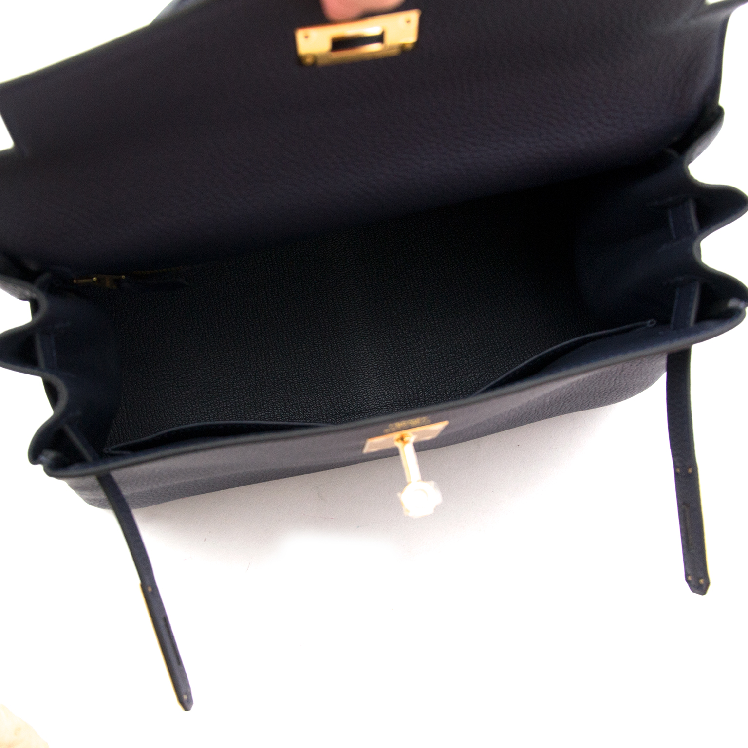 Hermés Kelly 28 Noir Togo Sellier GHW - shop from