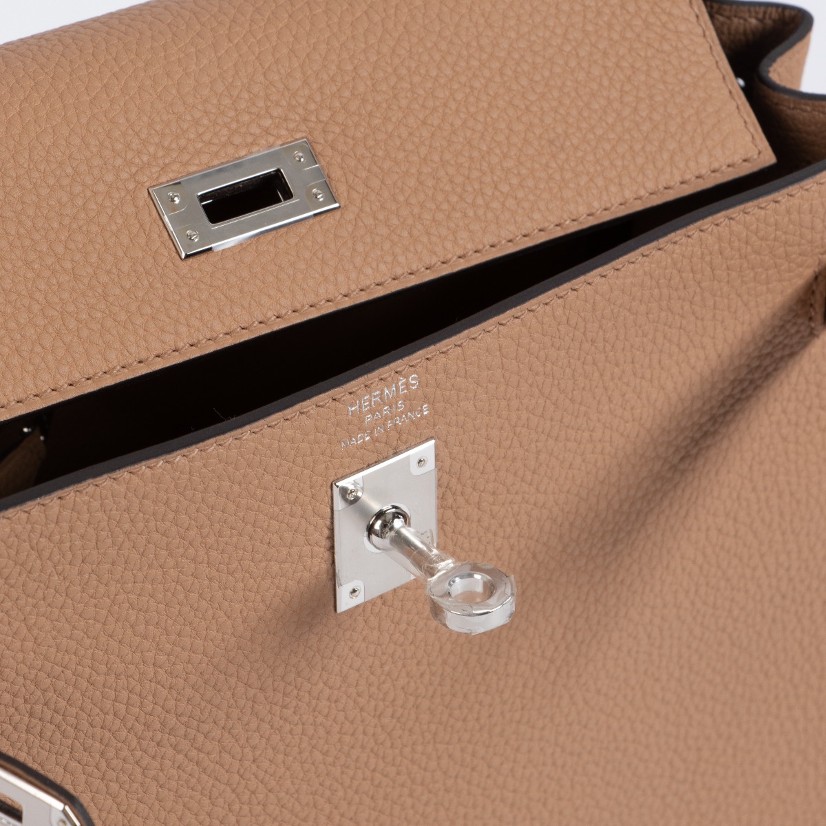 Hermès Kelly 25 Chai Togo Palladium Hardware ○ Labellov ○ Buy and Sell  Authentic Luxury