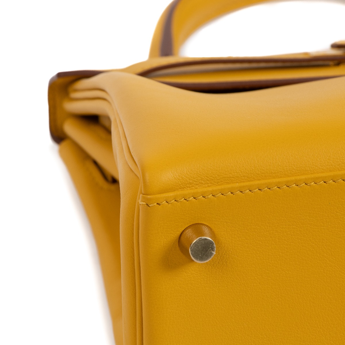 HERMÈS Kelly 25 handbag in Jaune Ambre Swift leather with Gold