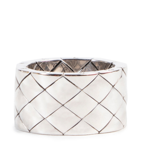 Chanel White Gold Matelasse Quilted Ring - Size 59 Labellov Buy and ...