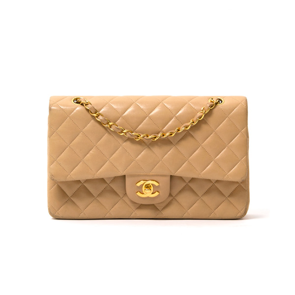 Chanel Vintage White Lambskin Medium Classic Flap Bag ○ Labellov ○ Buy and  Sell Authentic Luxury