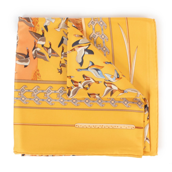 Hermès Libre Comme L'Air Carré 90 Silk Scarf Labellov Buy and Sell ...